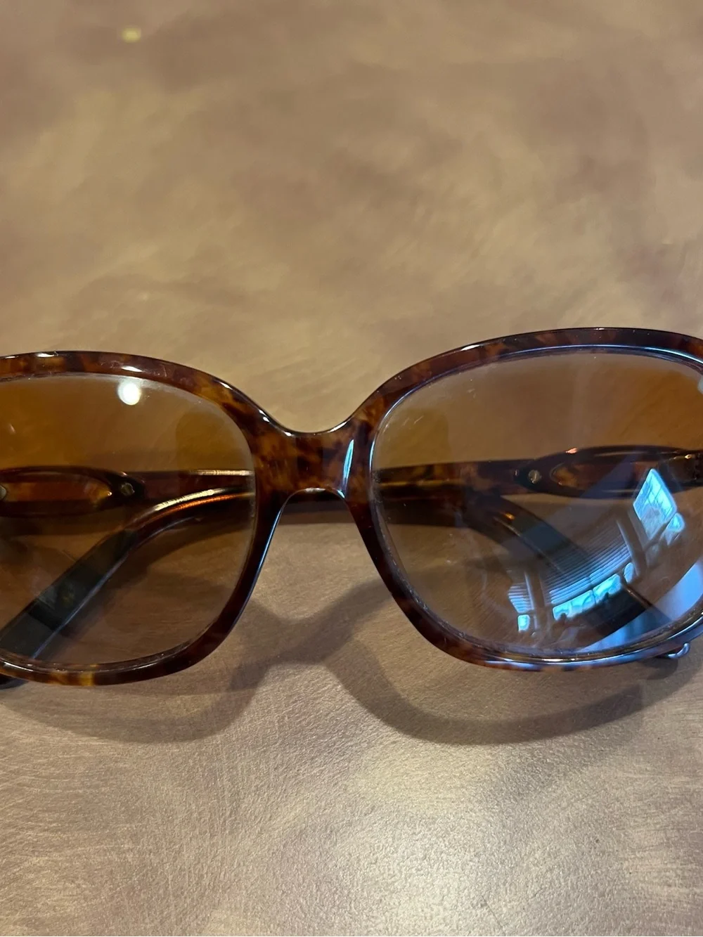 Oakley women’s Obligation Tortoiseshell Brown Sunglasses; Great Condition